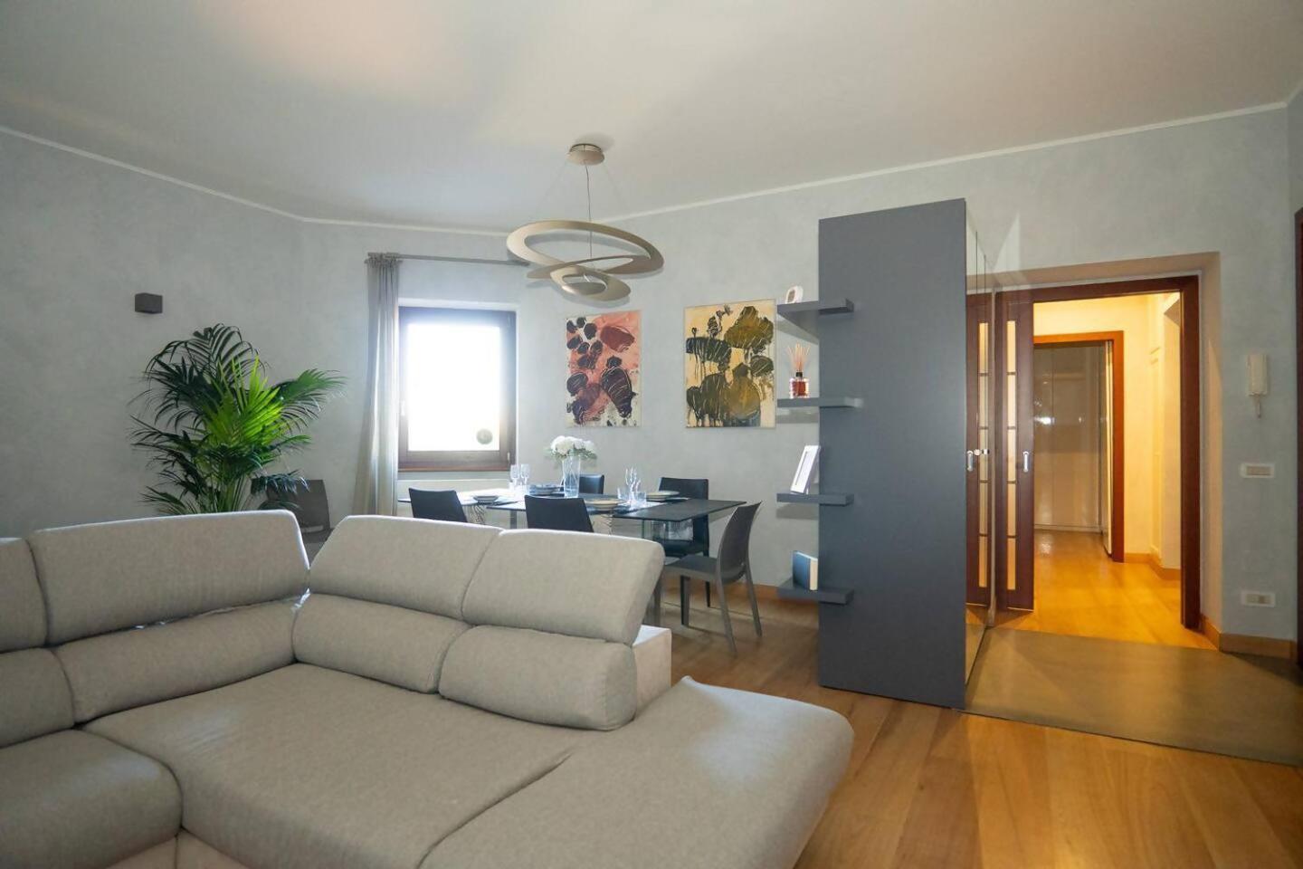 Divine View Apartment Rom